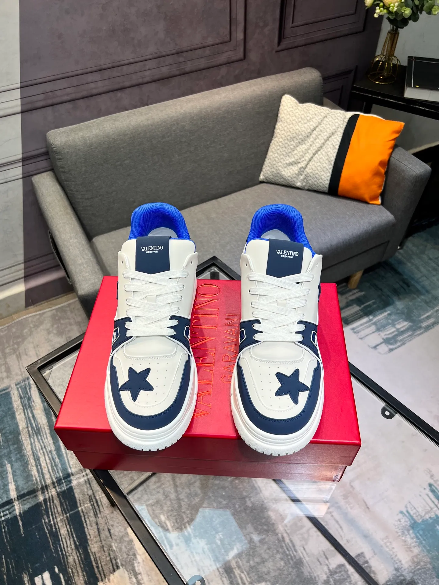 Men's Men's Shoes 💰660 Valentino 2023 early autumn new star shoes are now online! Wang Hedi and Ren Jialun have been worn by many celebrities. Who can refuse the same couple shoes as Wang Hedi! The design of Stars Stab My Heart is cool and spicy. The material of the shoes is cowhide, and every color is beautiful! Size 35-40, men’s size 39-44 (women’s 41, men’s 38, 45🉑️customized)
